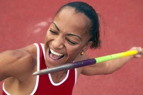 乐鱼体育下载入口-76人球员参与电台连线互动气氛轻松，76人宣传片